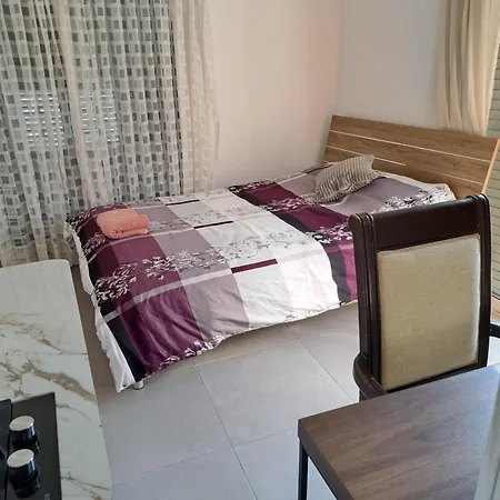 Center Apartment *